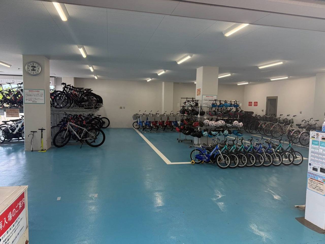 館内のレンタサイクル置き場